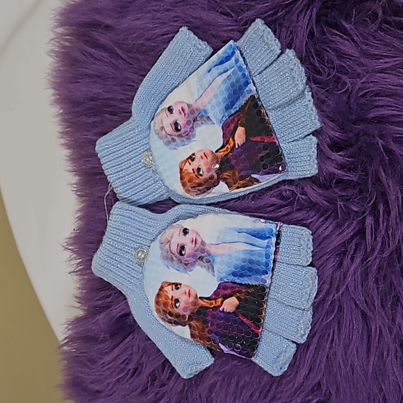 Anna & Elsa mittens and earrings set - Picture 2 of 15